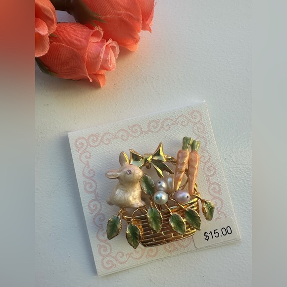 NWT Elegant Easter Brooch - Picture 1 of 3